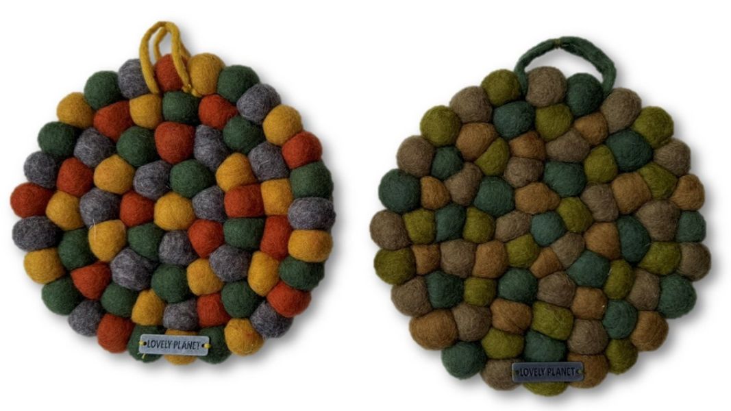 Gryteunderlag av filtkuler, rundt